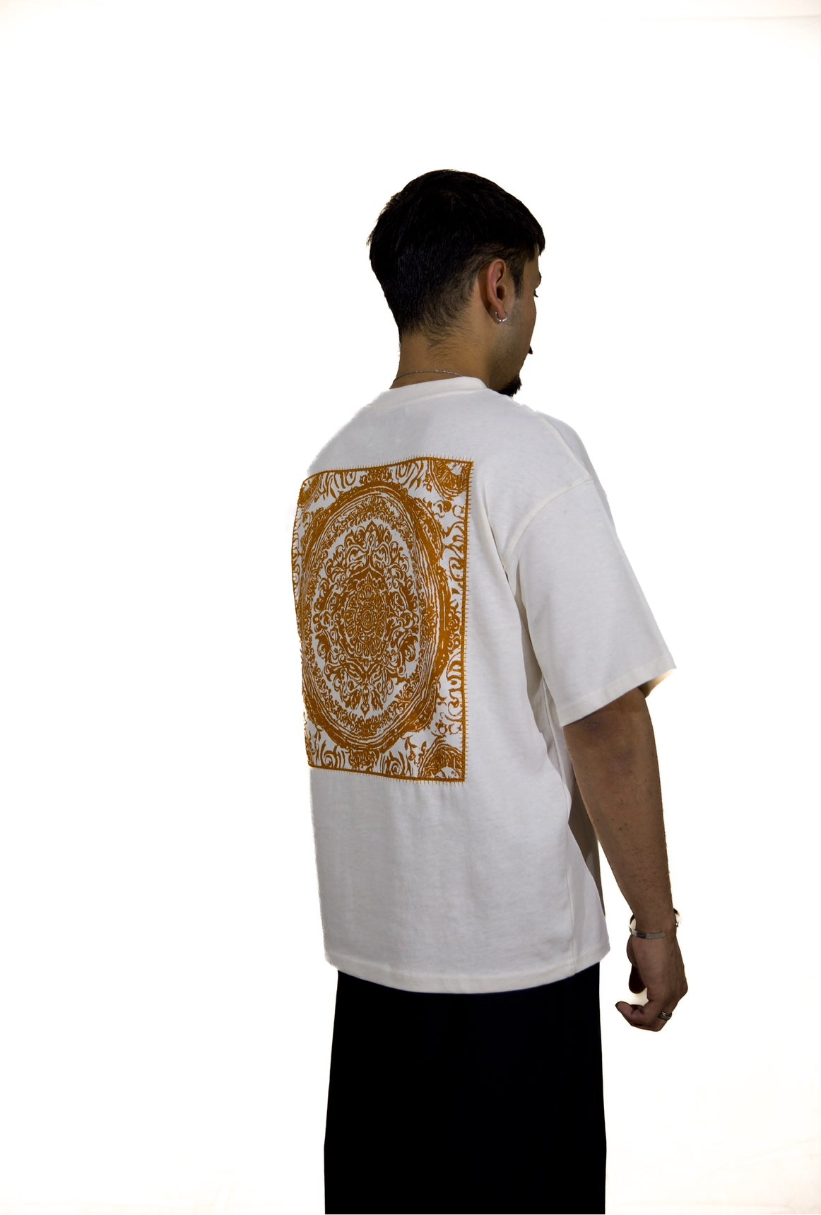 "RAJA" PRINTED & EMBROIDERED T-SHIRT